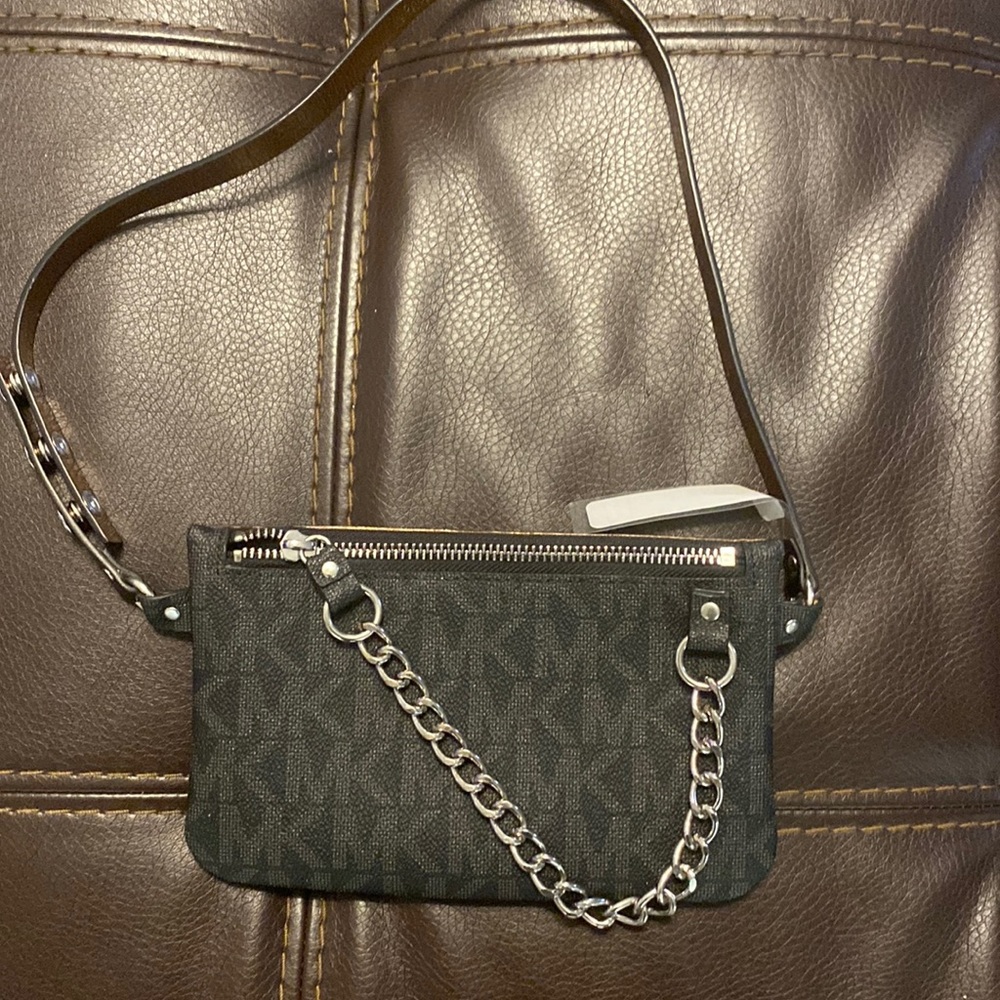 Beautiful bag brand new it’s like a dark copper almost black